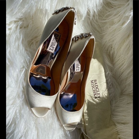 LAST☝️NIB Badgley Mischka Nilla Satin Crystal Heel - Picture 8 of 9